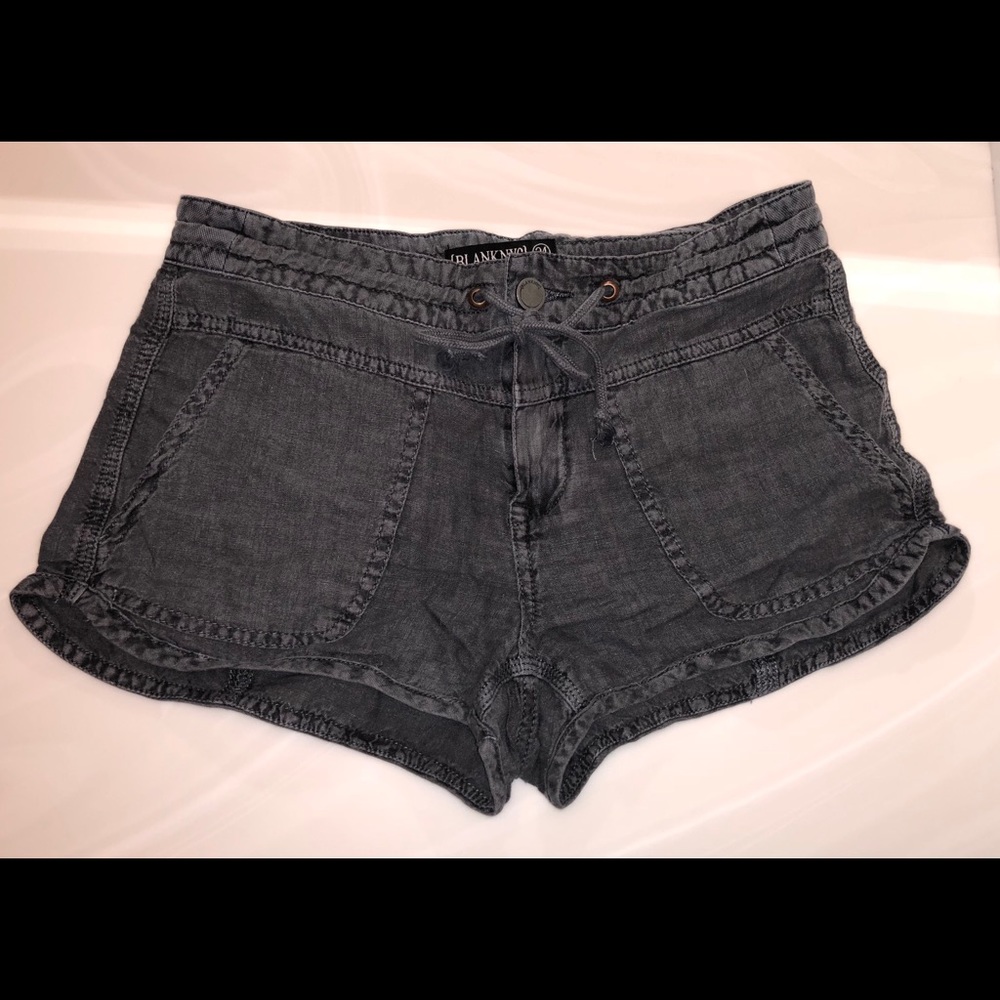 Blank NYC dark grey shorta